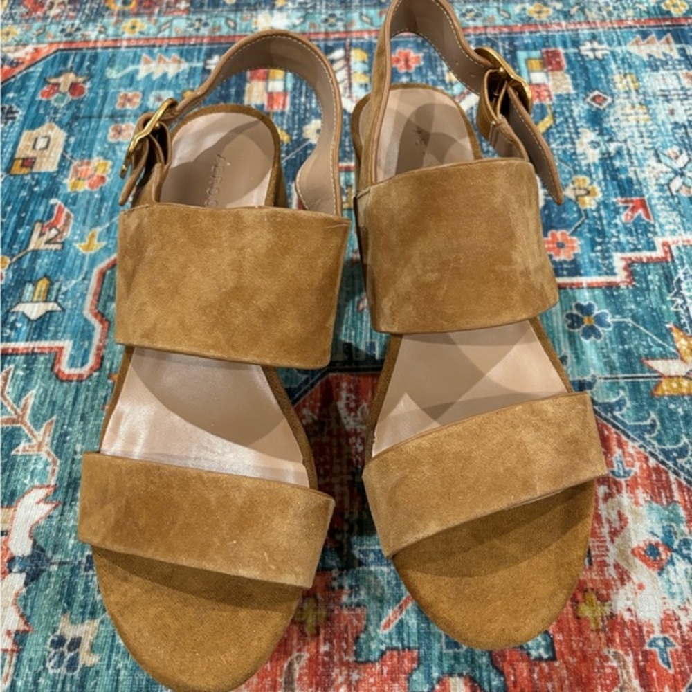 AEROSOLES Tan Suede Heels